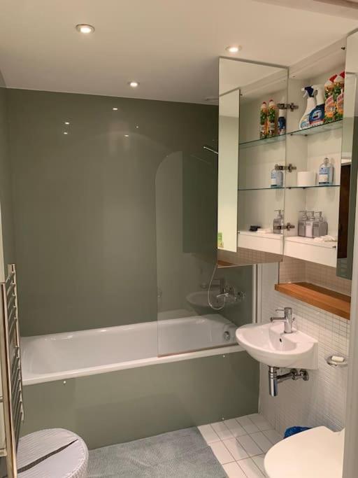 Stunning 2 Bed Flat! Centrally Located In London, Uk! Eksteriør billede