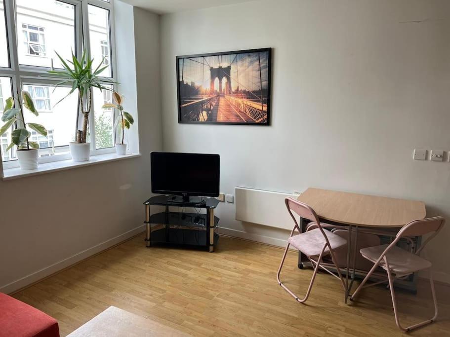 Stunning 2 Bed Flat! Centrally Located In London, Uk! Eksteriør billede